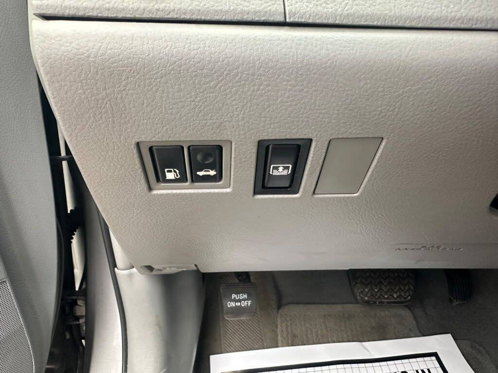 Used 2007 Toyota Avalon Limited FWD image 19