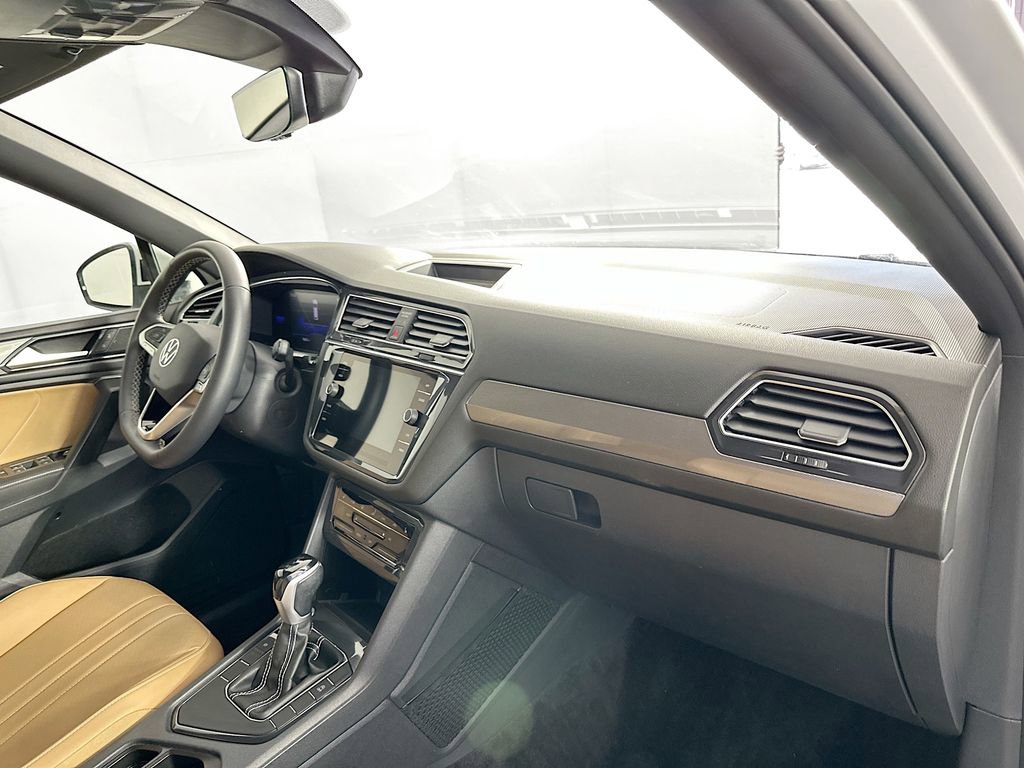 Used 2023 Volkswagen Tiguan SE FWD image 37