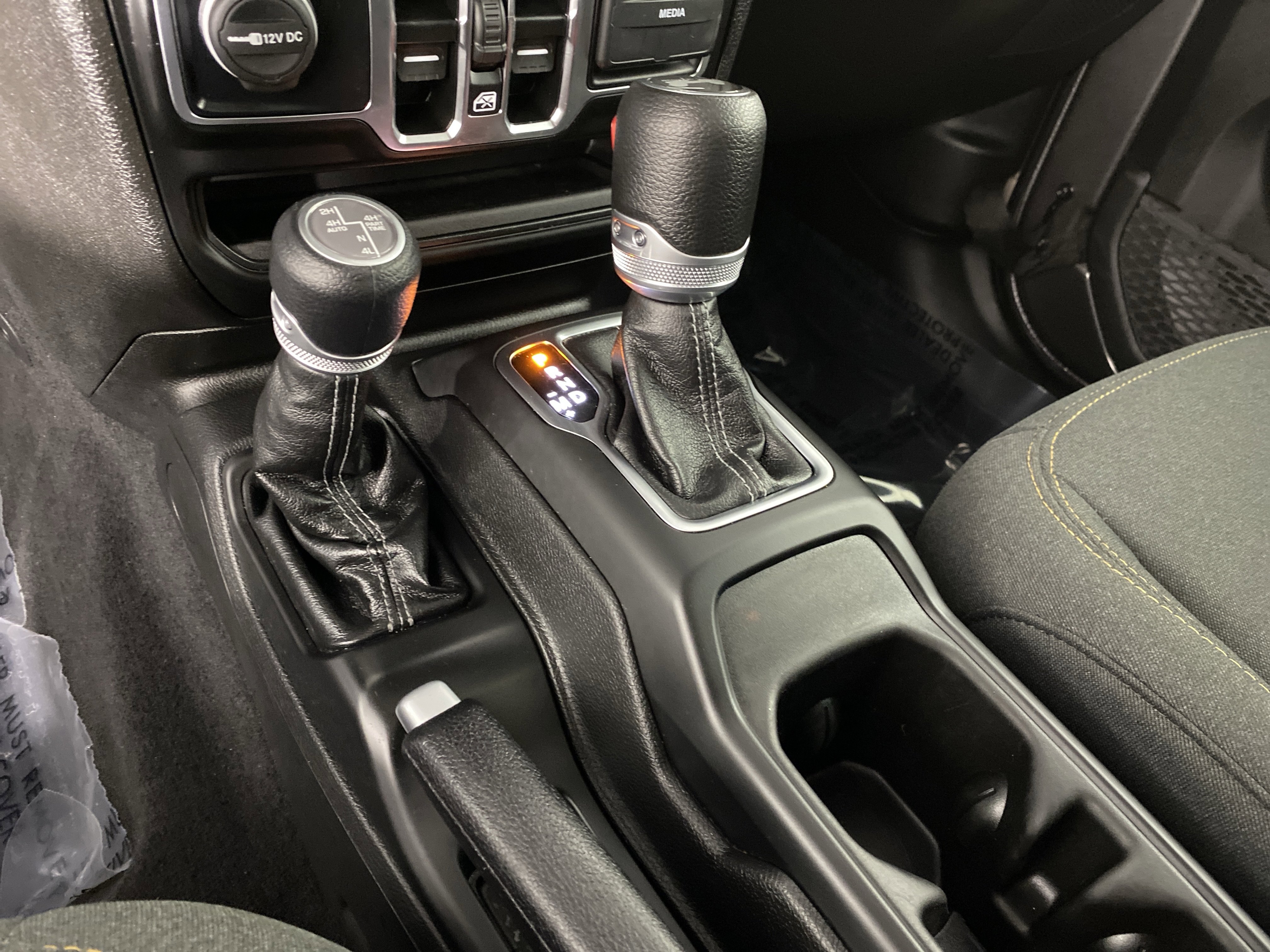 Used 2025 Jeep Wrangler Sahara AWD/4WD image 29