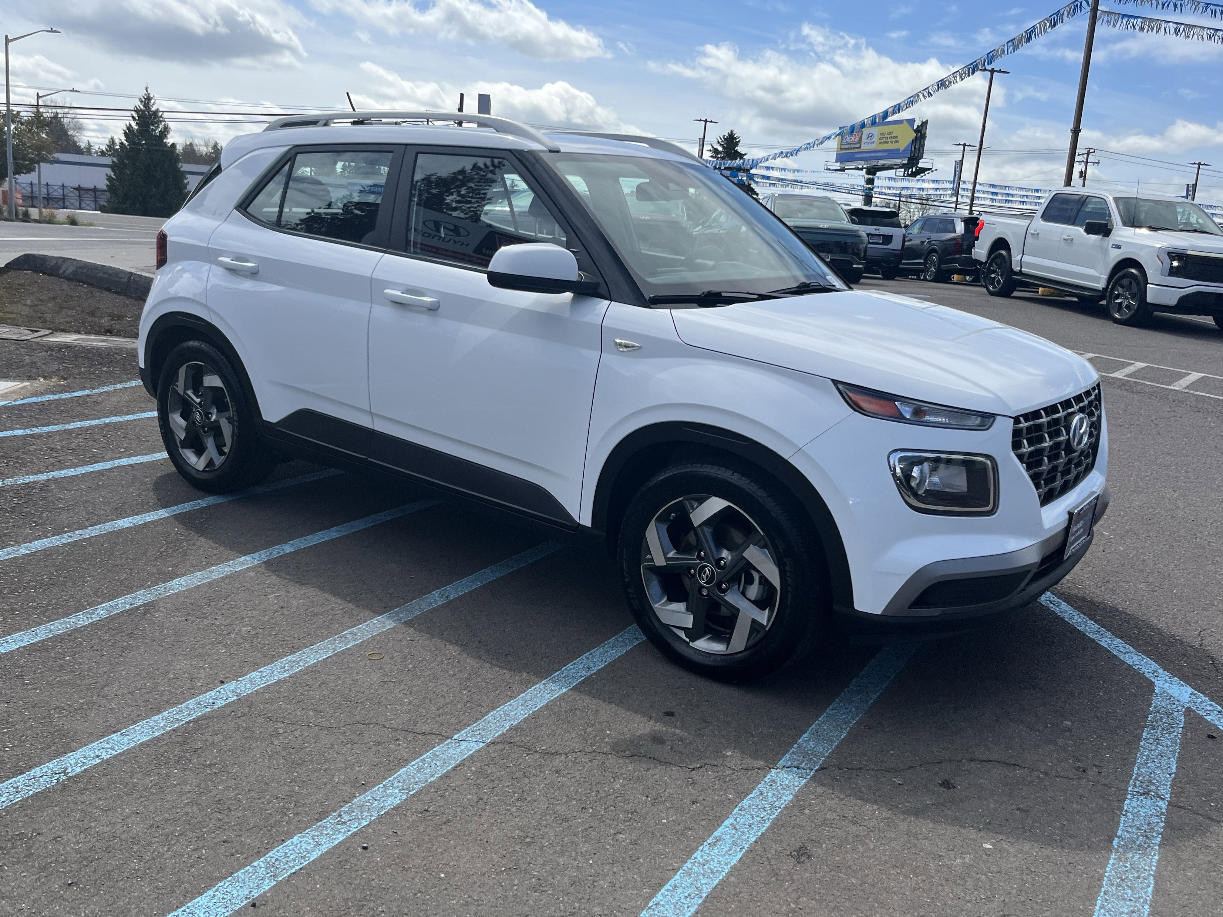 Certified 2023 Hyundai Venue SEL image 7