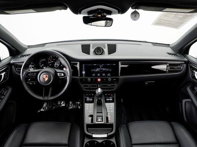 Certified 2025 Porsche Macan image 23