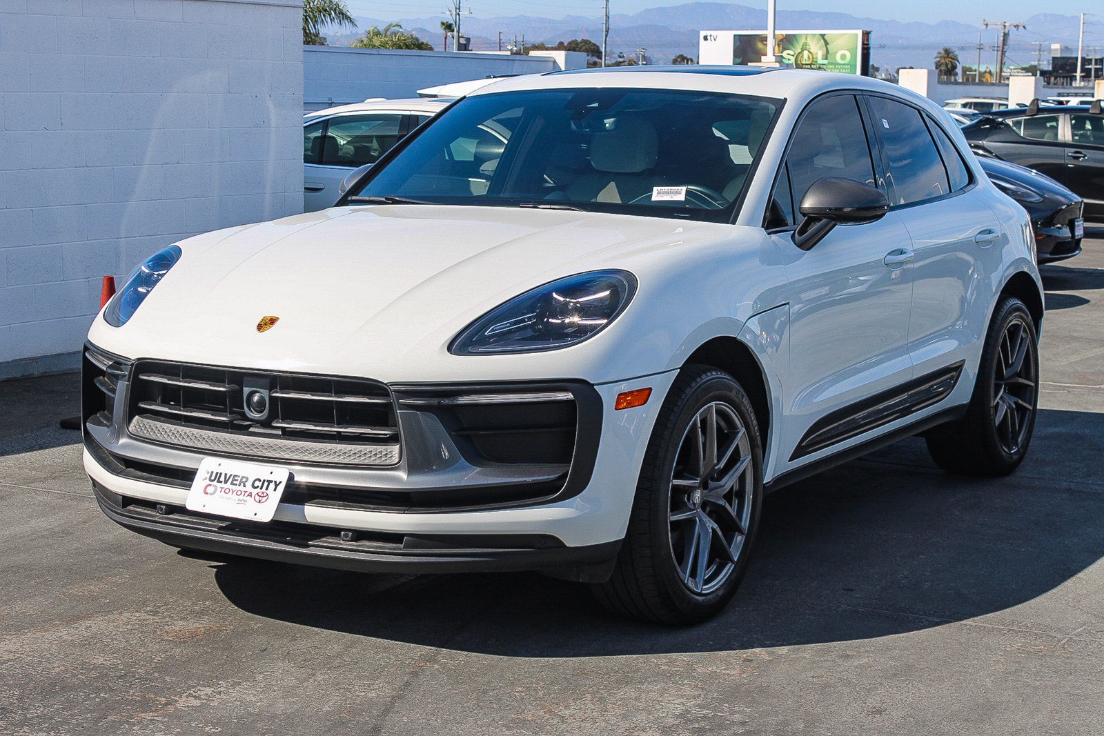 Used 2023 Porsche Macan Turbo AWD/4WD image 3