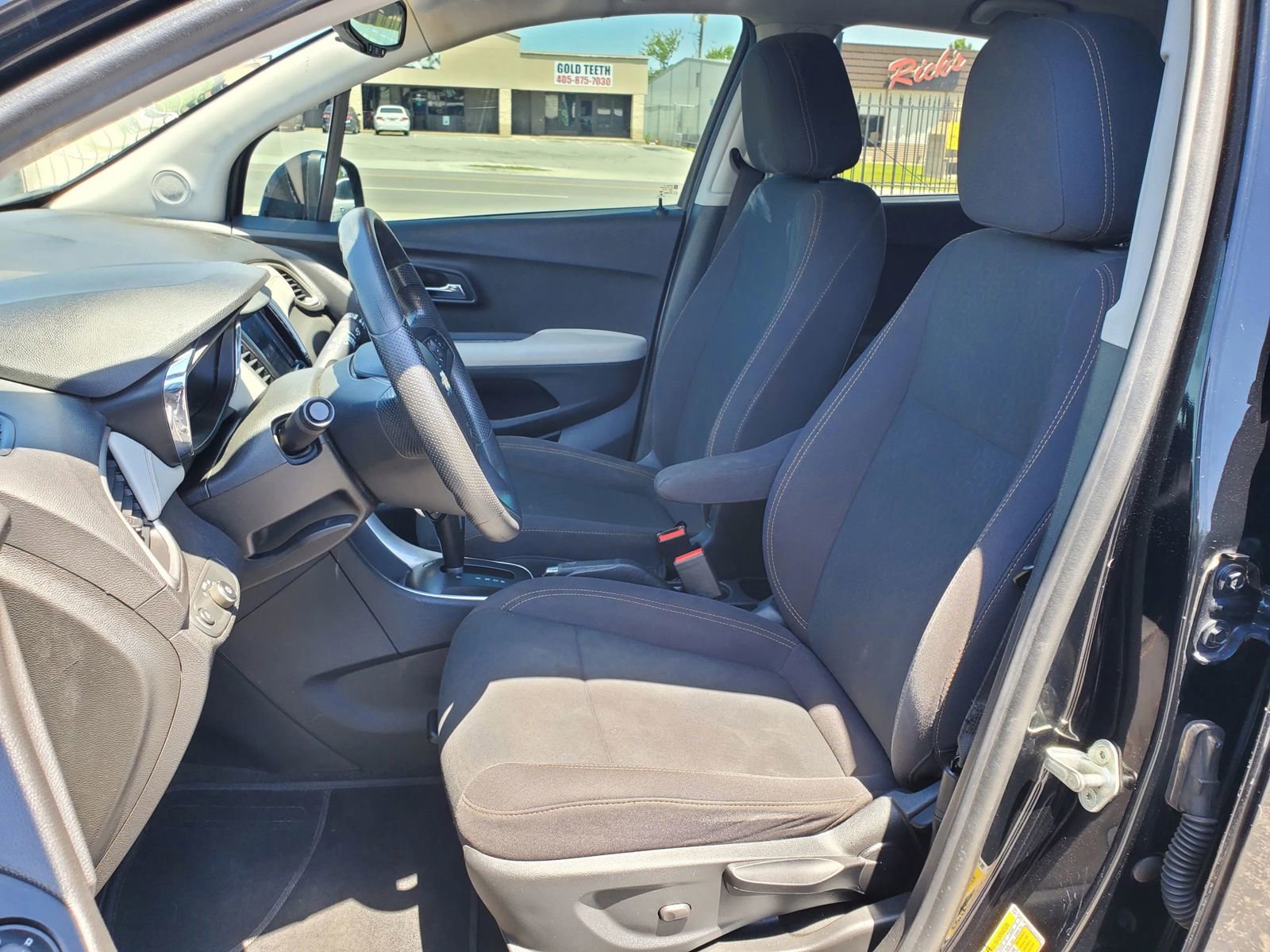 Used 2020 Chevrolet Trax LS w/ Tint and Cruise Package FWD image 8