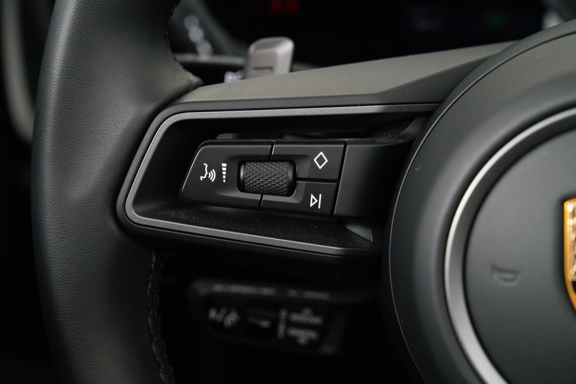 Used 2024 Porsche 911 Targa 4S w/ Premium Package image 24