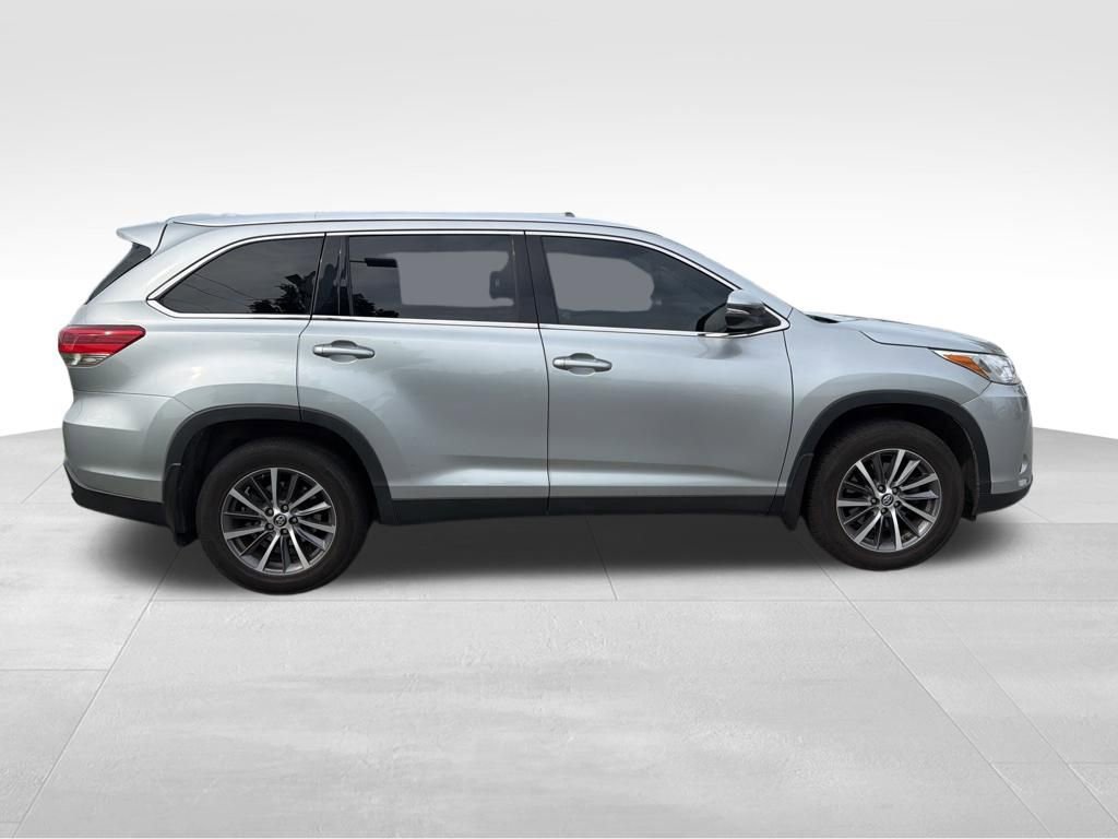 Used 2019 Toyota Highlander XLE AWD/4WD image 7