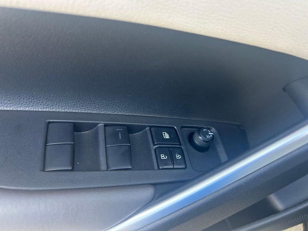 Used 2022 Toyota Corolla Cross XLE w/ Convenience Package AWD/4WD image 50