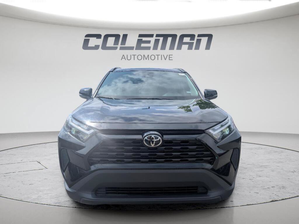 Used 2025 Toyota RAV4 XLE AWD/4WD image 2