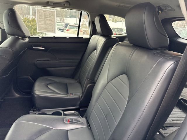 Used 2023 Toyota Highlander XLE image 29