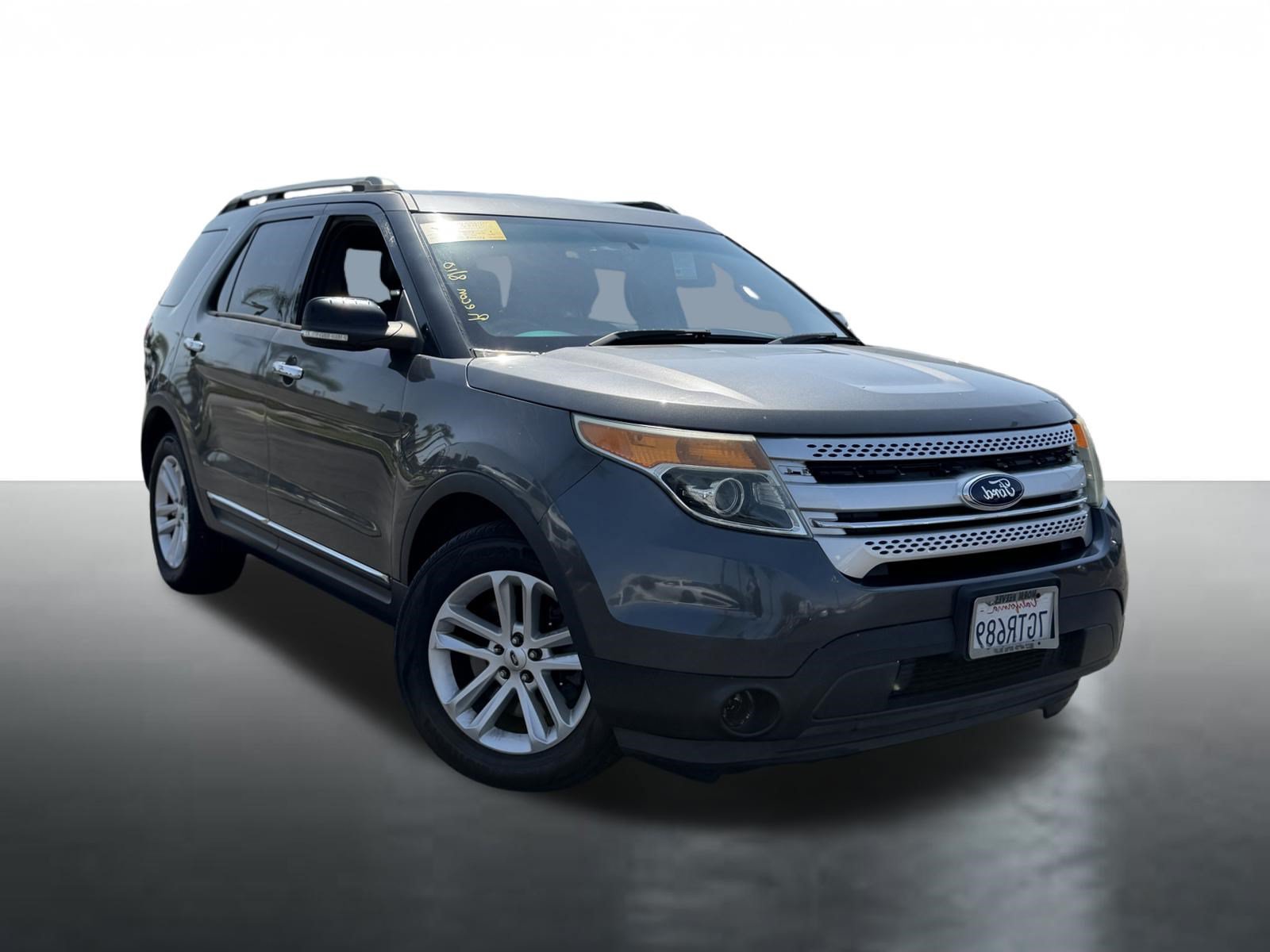 Used 2015 Ford Explorer XLT w/ Equipment Group 202A FWD image 2