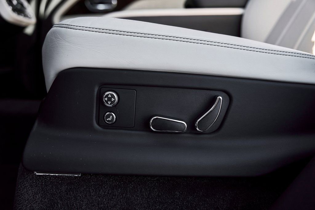 Used 2023 Bentley Bentayga Extended Wheelbase image 51
