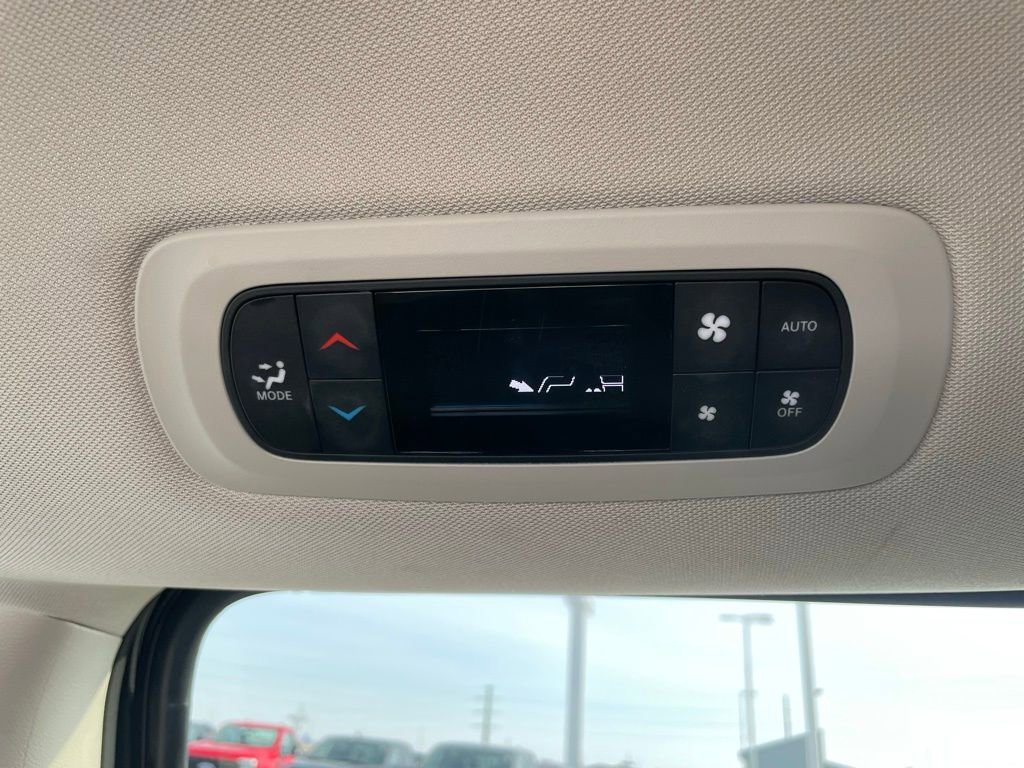 Used 2024 Chrysler Pacifica Select image 57