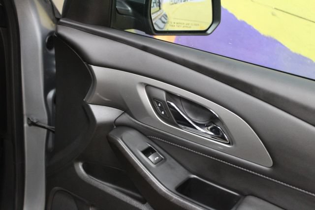 Used 2023 Chevrolet Traverse LT FWD image 11