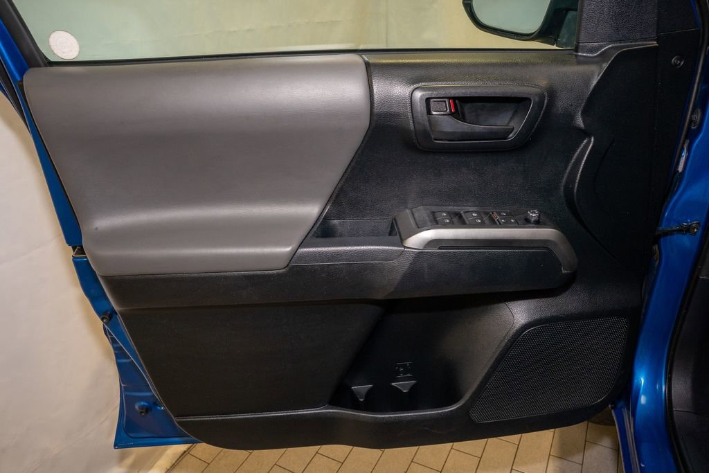 Used 2016 Toyota Tacoma SR5 image 10