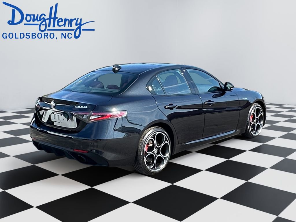Used 2024 Alfa Romeo Giulia Veloce image 5