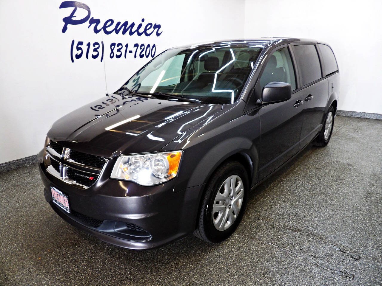 Used 2018 Dodge Grand Caravan SE w/ UConnect Hands-Free Group FWD image 1
