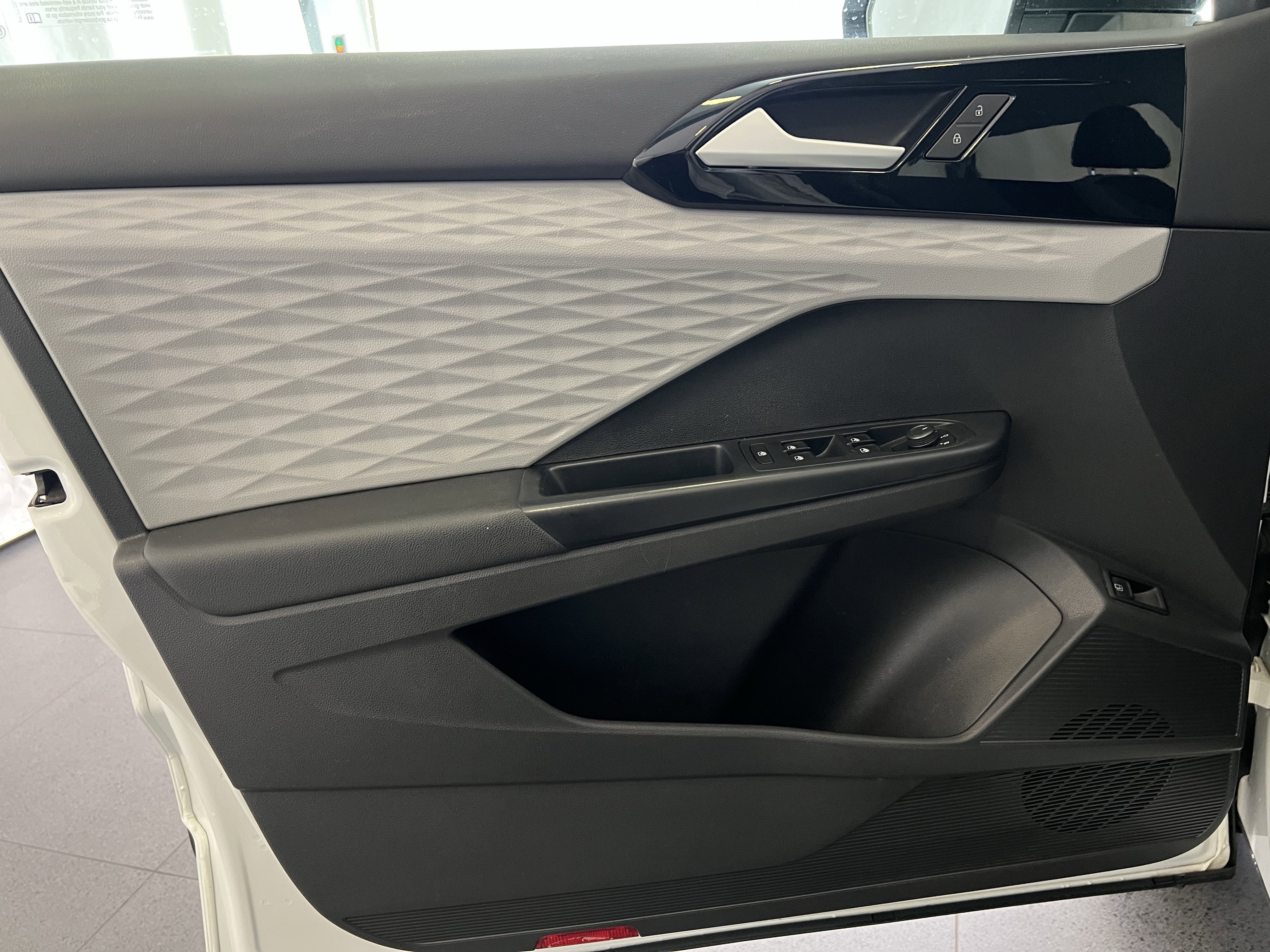 Used 2022 Volkswagen Taos S w/ IQ Drive S Package image 15