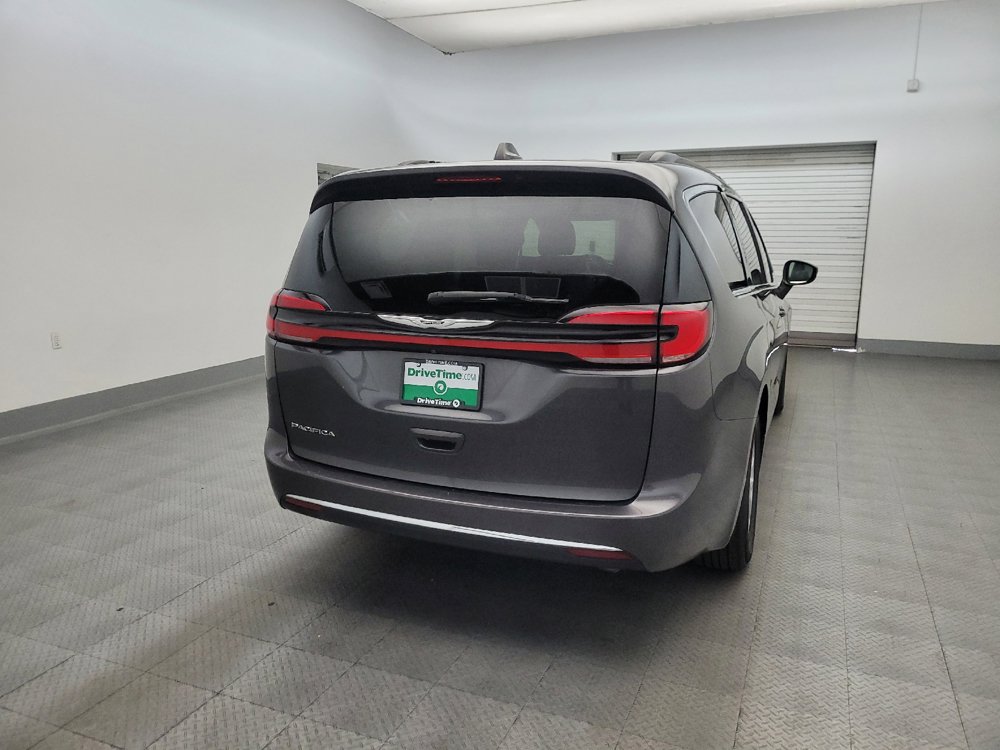 Used 2022 Chrysler Pacifica Touring-L FWD image 7