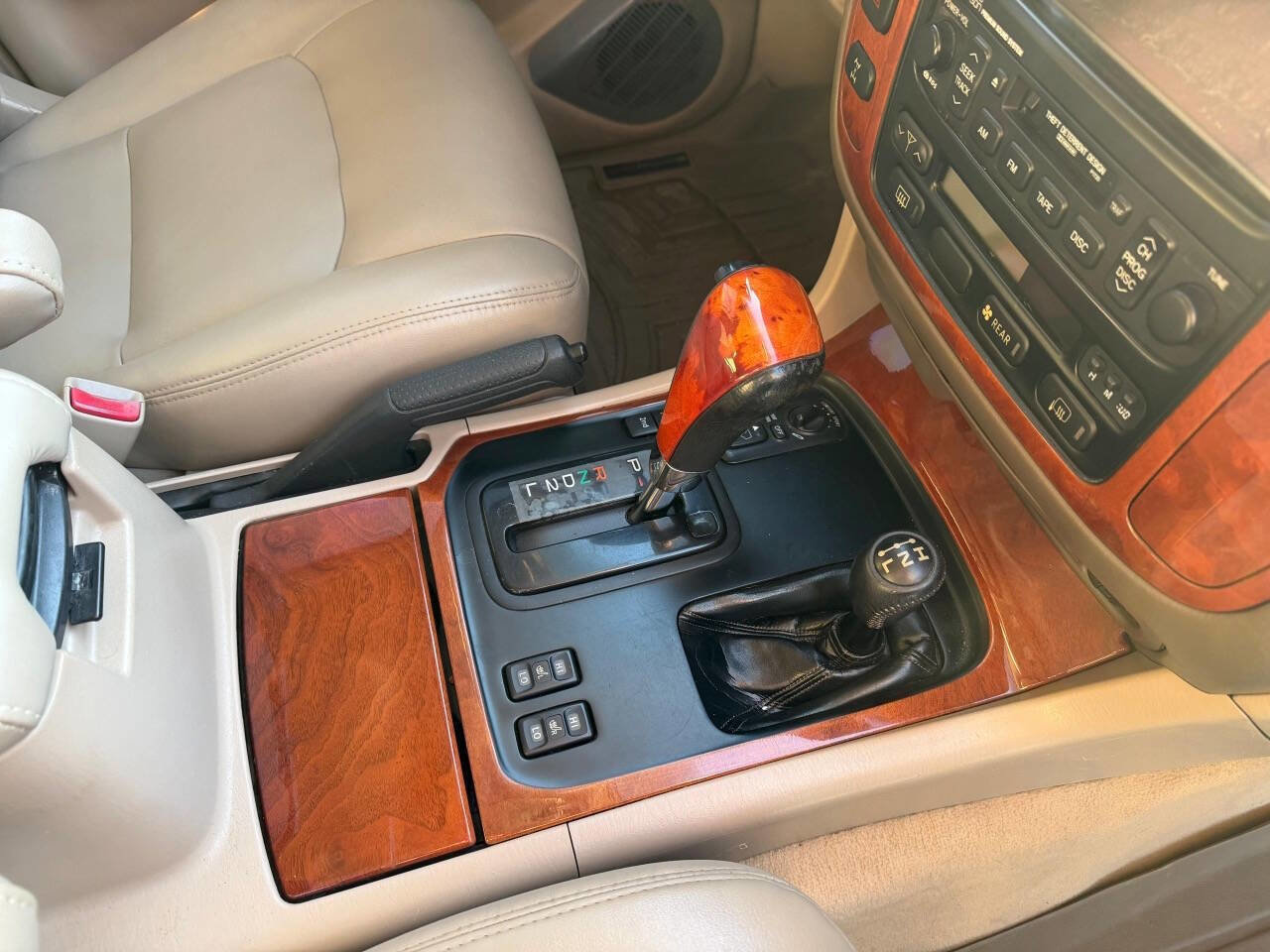 Used 2002 Lexus LX 470 Base 4WD 4dr SUV image 32