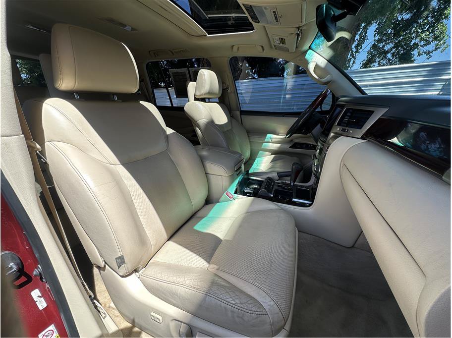 Used 2013 Lexus LX 570 4WD w/ Luxury Pkg image 4