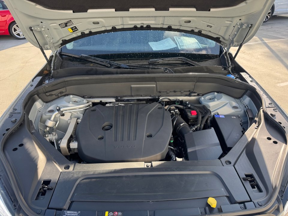 Used 2025 Volvo XC90 B5 Core image 16