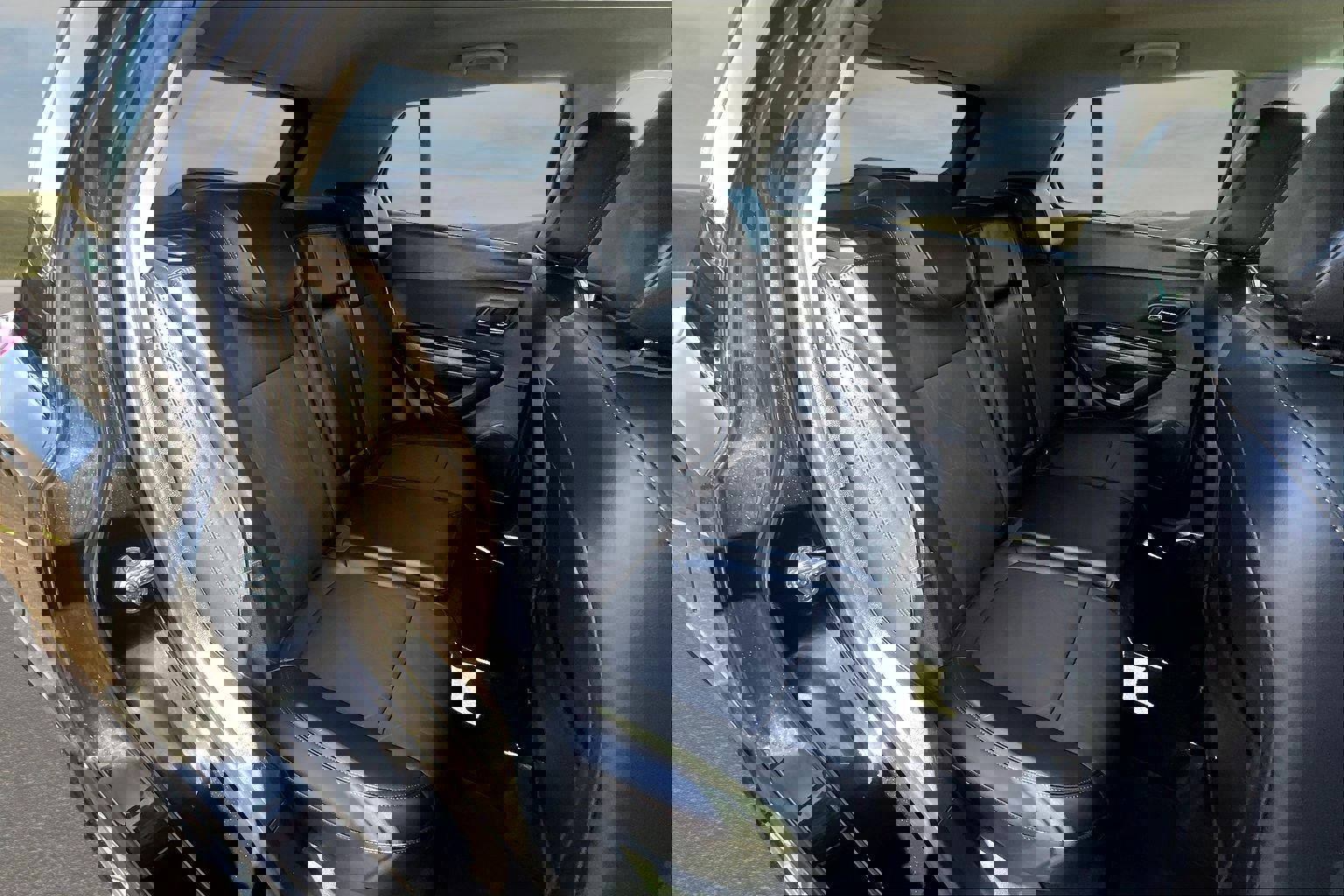 Used 2022 Chevrolet Trax LT w/ LT Convenience Package image 16