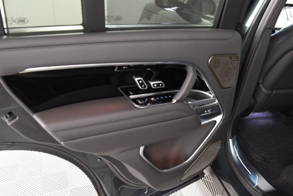 Used 2025 Land Rover Range Rover Autobiography image 25