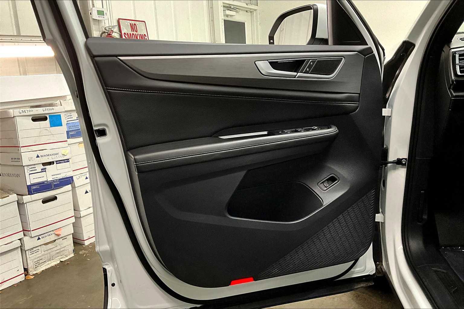 Used 2024 Volkswagen Atlas Cross Sport SE image 25