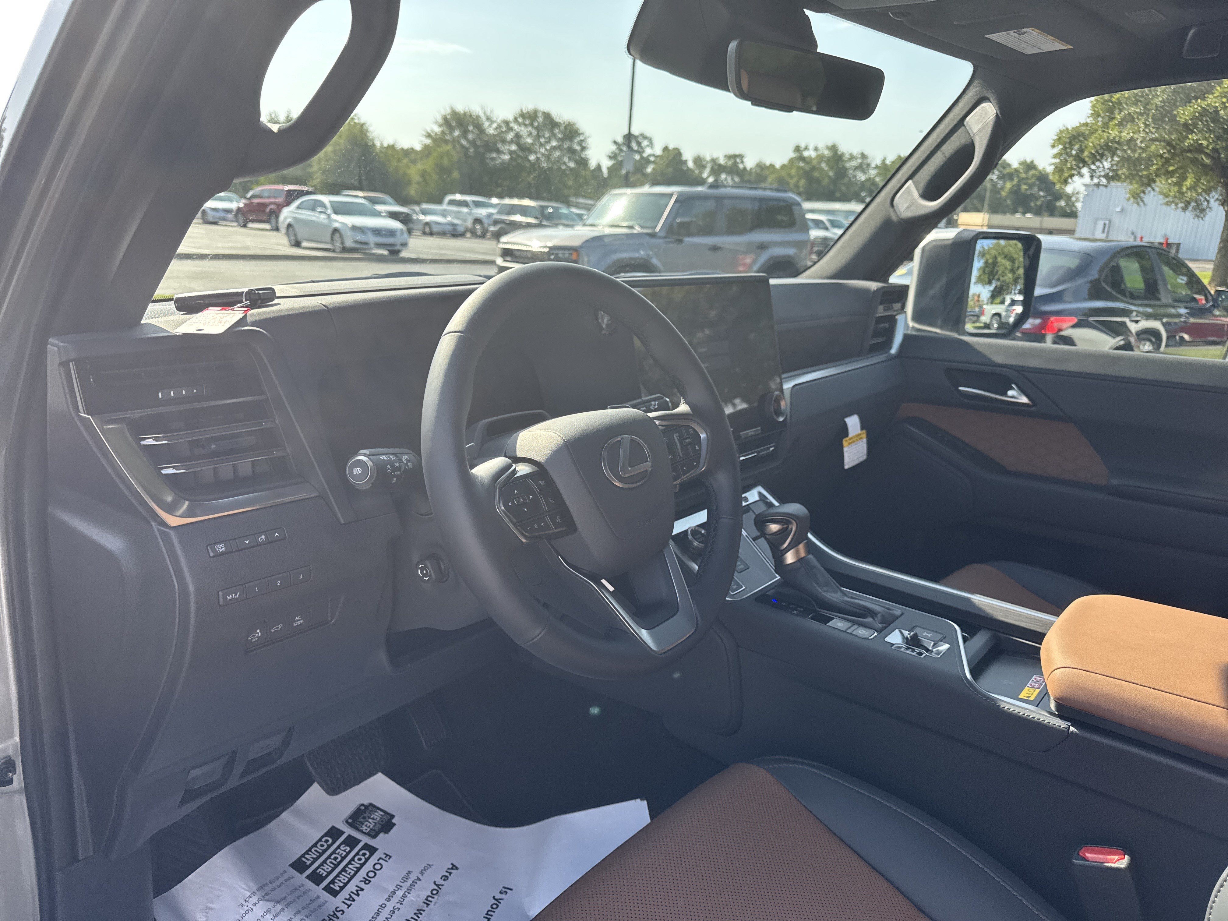 Used 2026 Lexus GX 550 w/ Cold Area Package AWD/4WD image 15