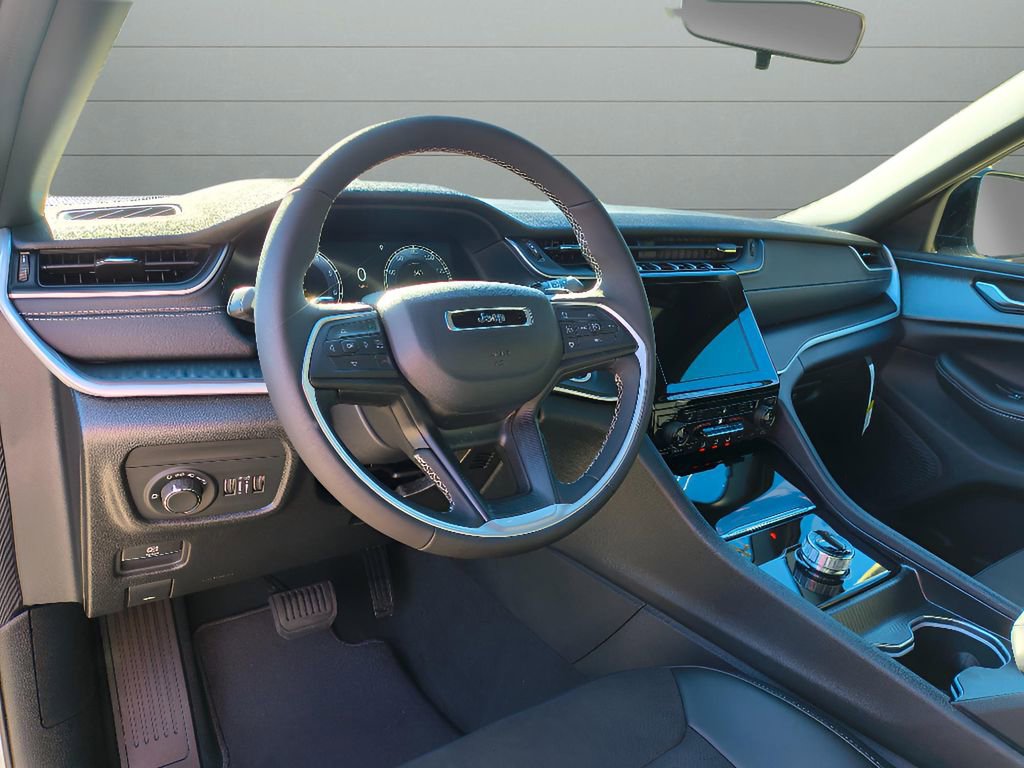 New 2025 Jeep Grand Cherokee Altitude image 17