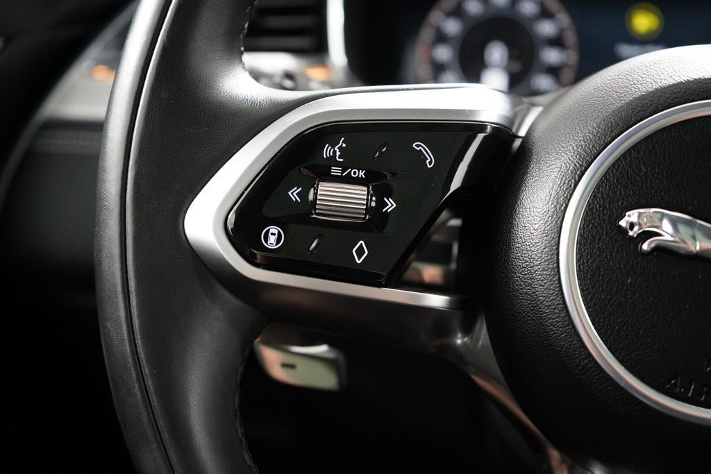 Used 2025 Jaguar F-PACE R-Dynamic S AWD/4WD image 16