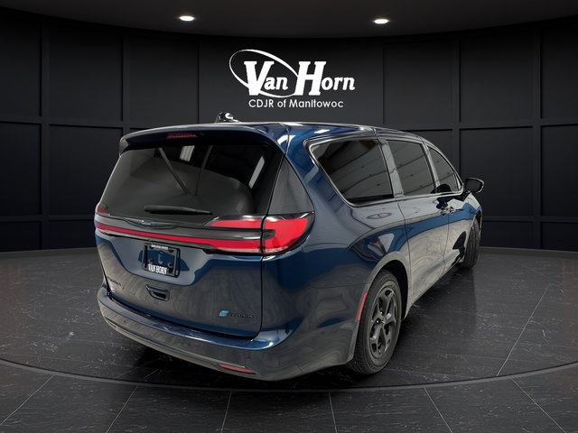 Used 2024 Chrysler Pacifica Limited FWD image 3