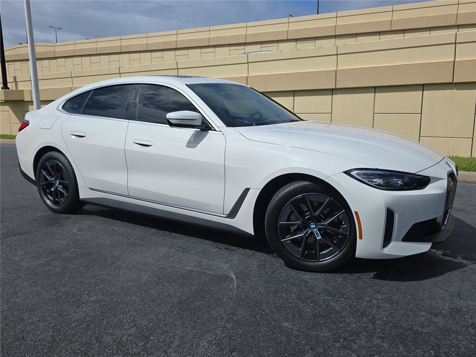 Used 2023 BMW i4 eDrive40 image 27