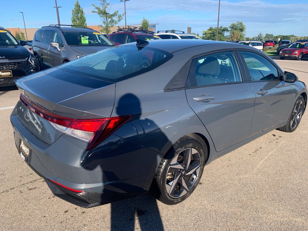 Used 2023 Hyundai Elantra SEL w/ Convenience Package FWD image 5