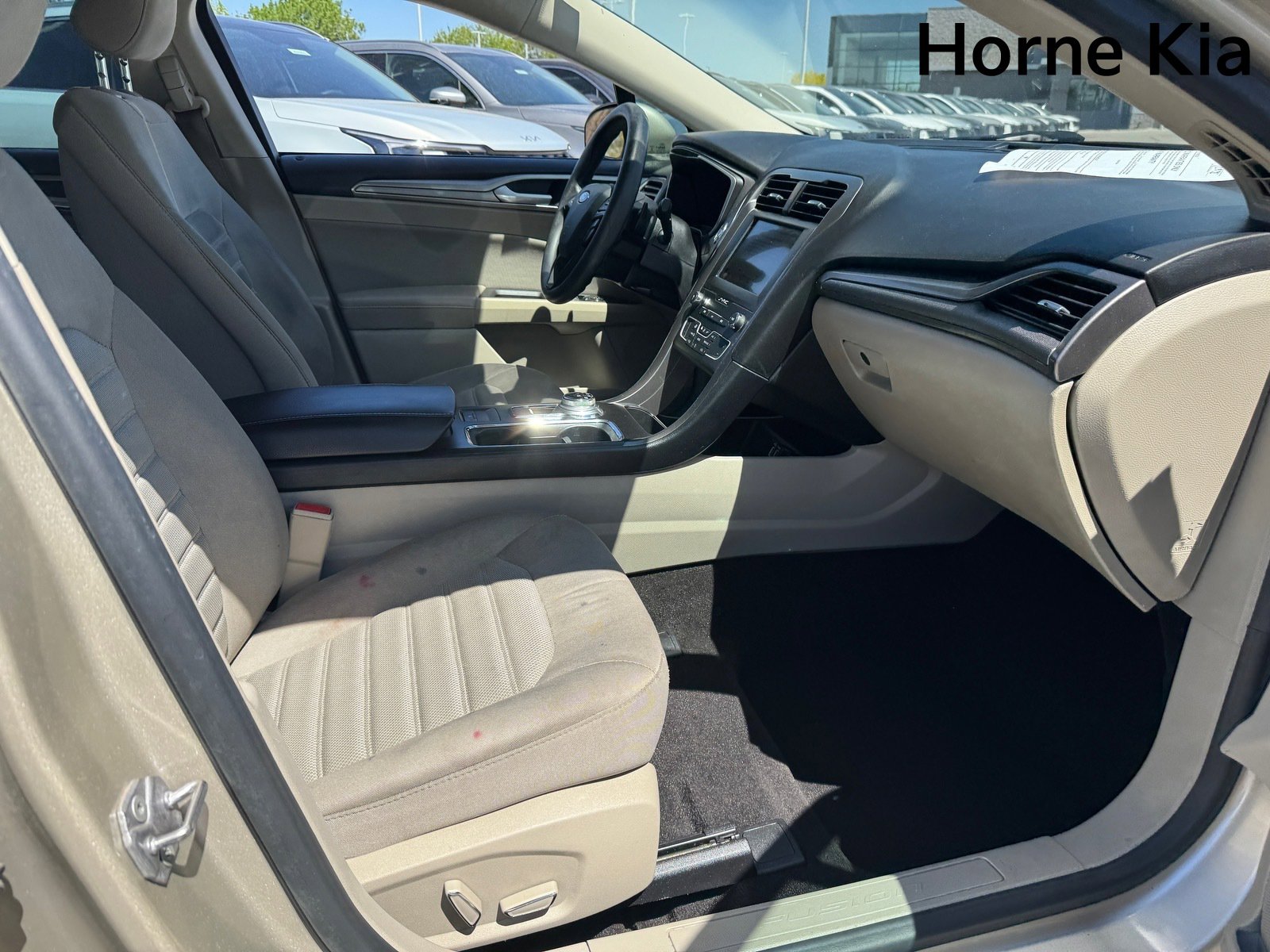 Used 2019 Ford Fusion SE image 26