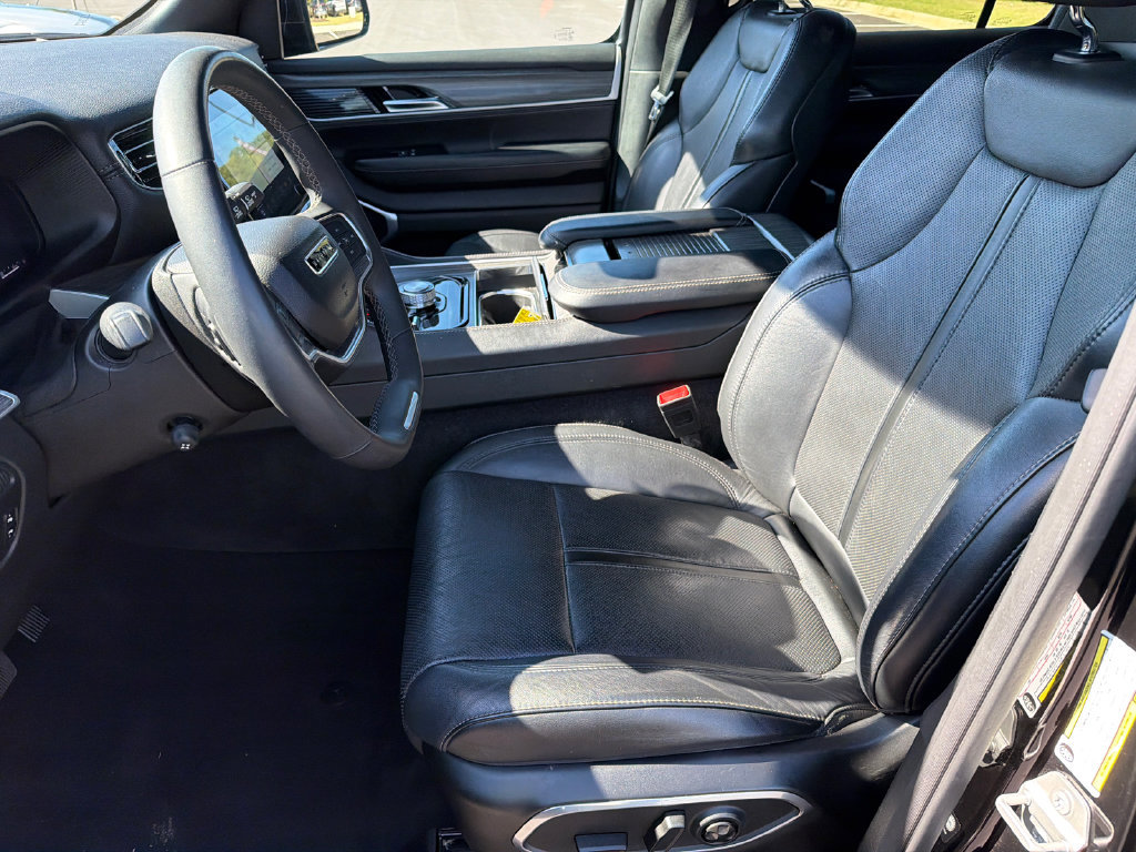 Used 2024 Jeep Wagoneer Series II AWD/4WD image 9