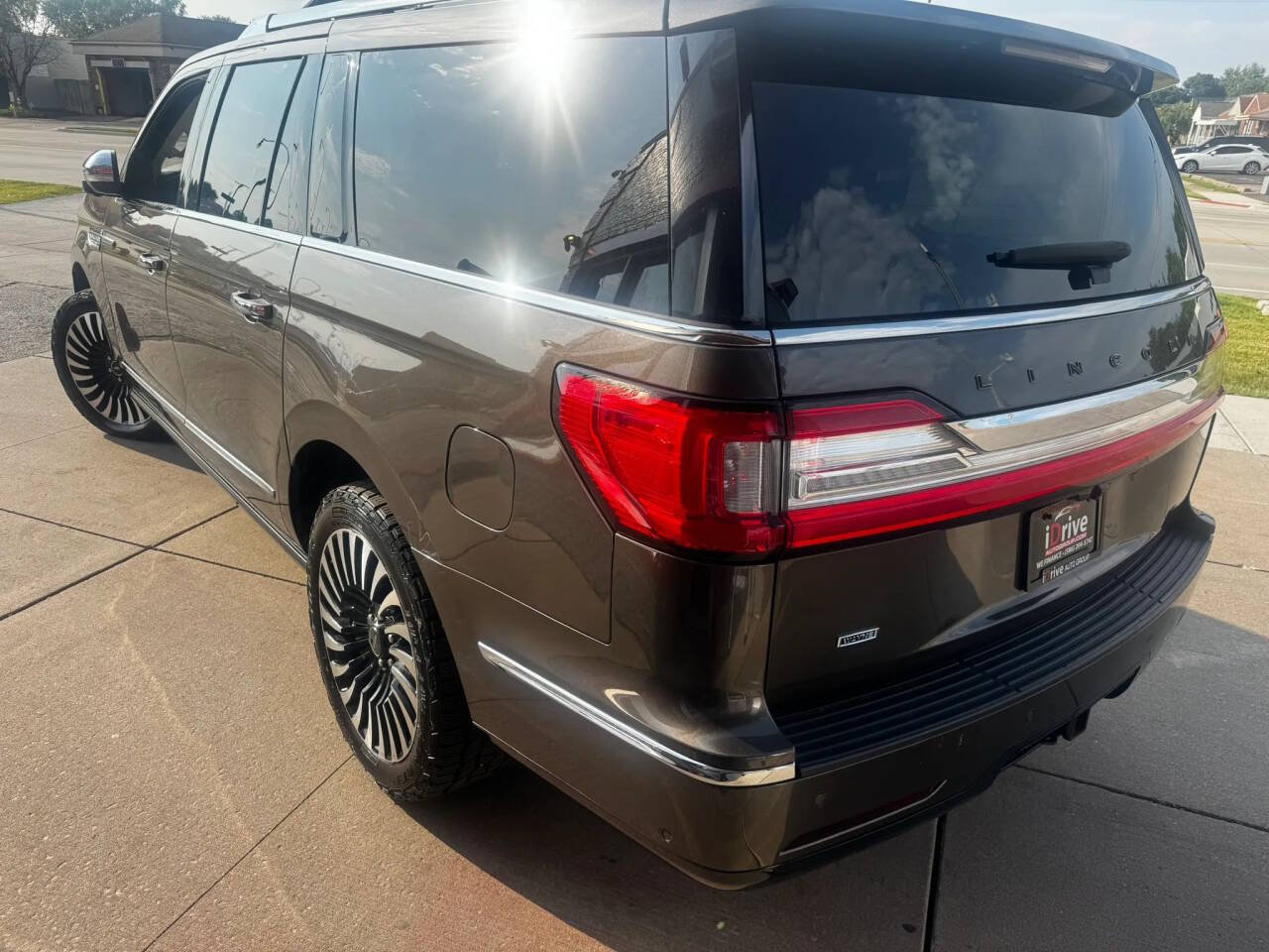 Used 2018 Lincoln Navigator L Black Label w/ Cargo Package AWD/4WD image 6