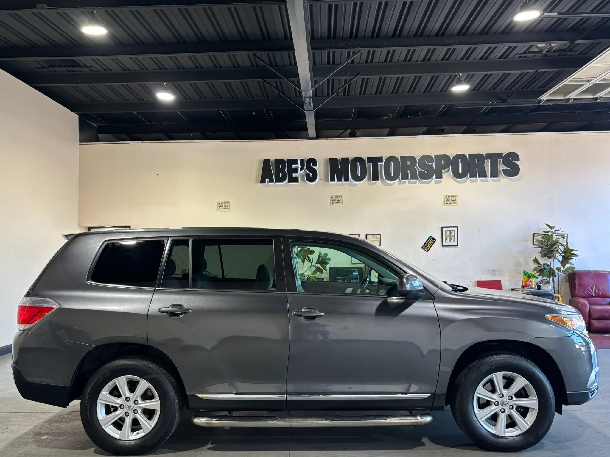 Used 2012 Toyota Highlander 4WD w/ Tech Pkg image 10