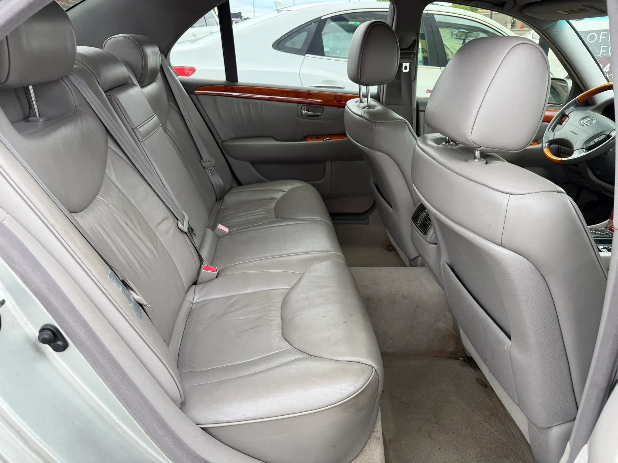 Used 2002 Lexus LS 430 RWD image 11