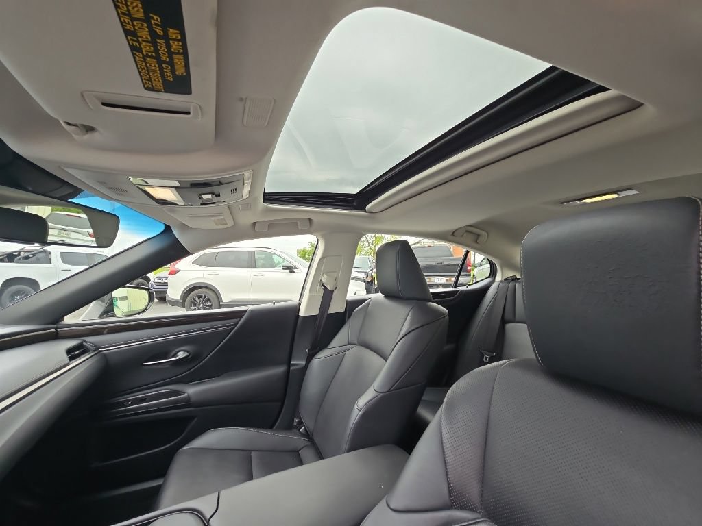 Used 2019 Lexus ES 300h w/ Premium Package FWD image 14