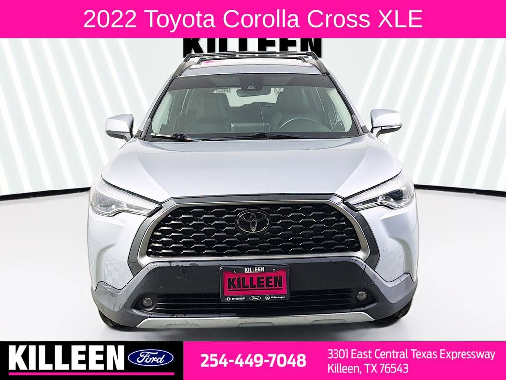 Used 2022 Toyota Corolla Cross XLE image 2