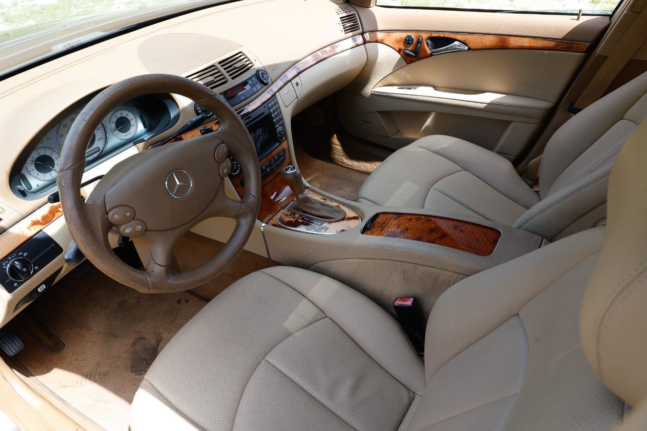 Used 2009 Mercedes-Benz E 350 Sedan w/ Premium 1 Pkg image 4