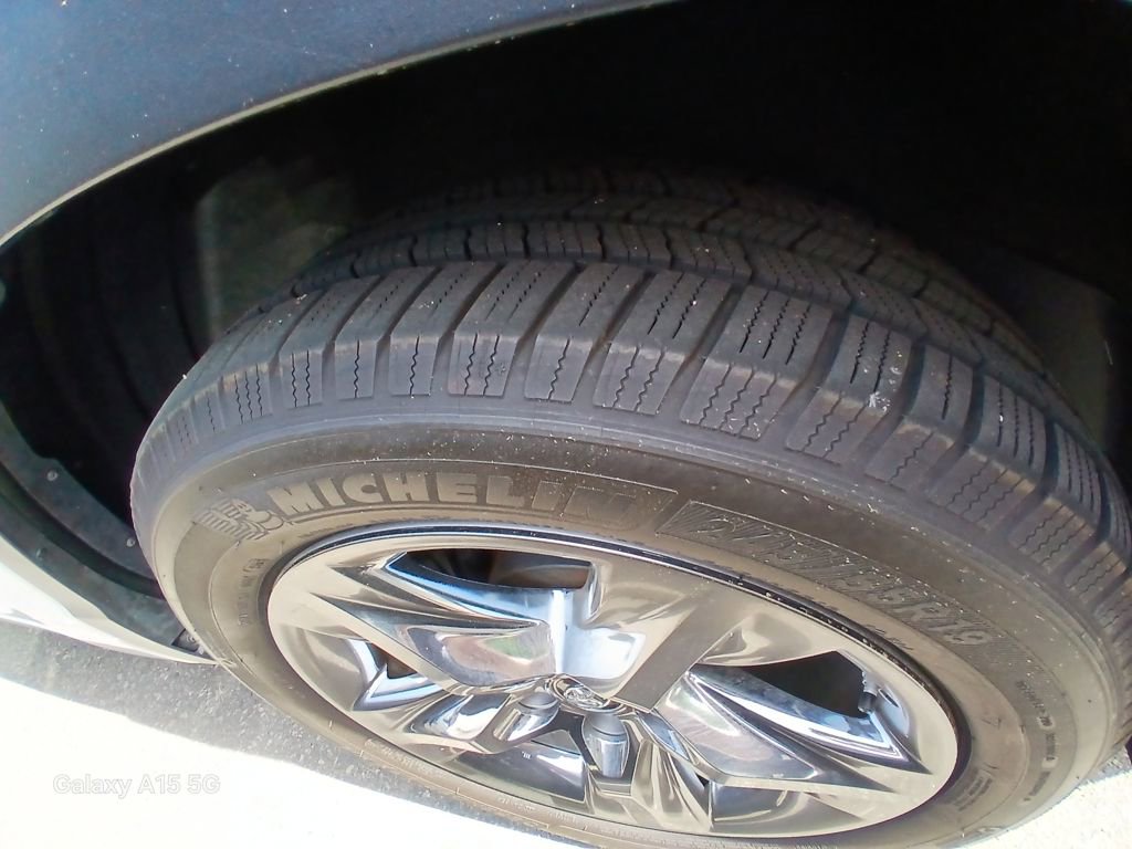Used 2017 Toyota Highlander Limited image 3