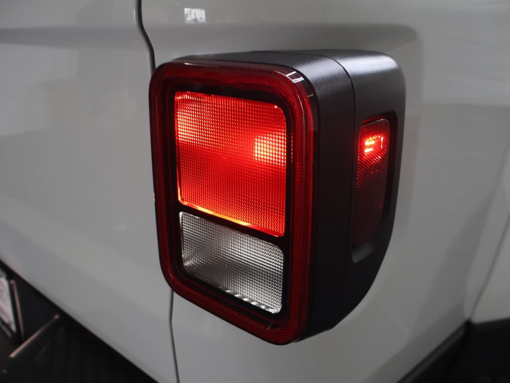 Used 2022 Jeep Gladiator Sport AWD/4WD image 41