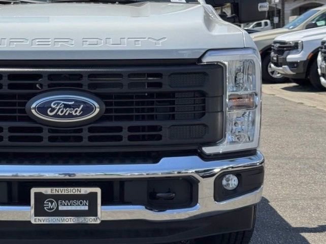 New 2026 Ford F250 XL w/ XL Chrome Package image 4