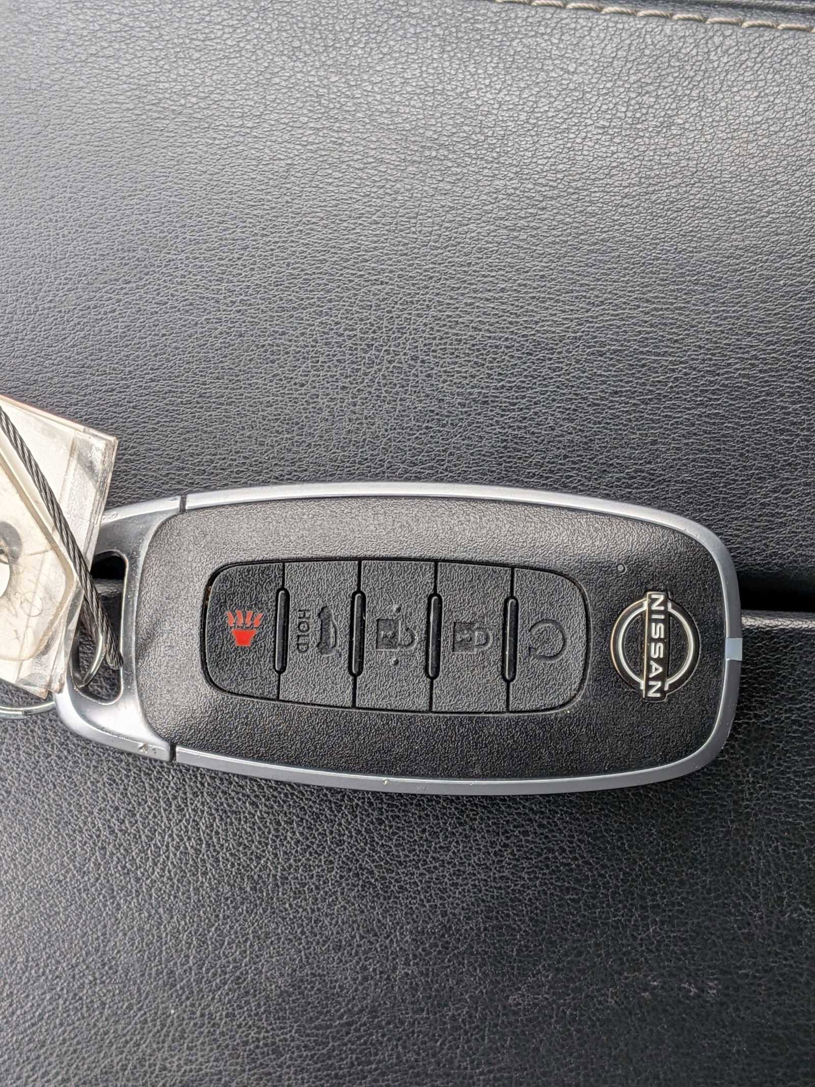 Used 2025 Nissan Rogue SV image 30