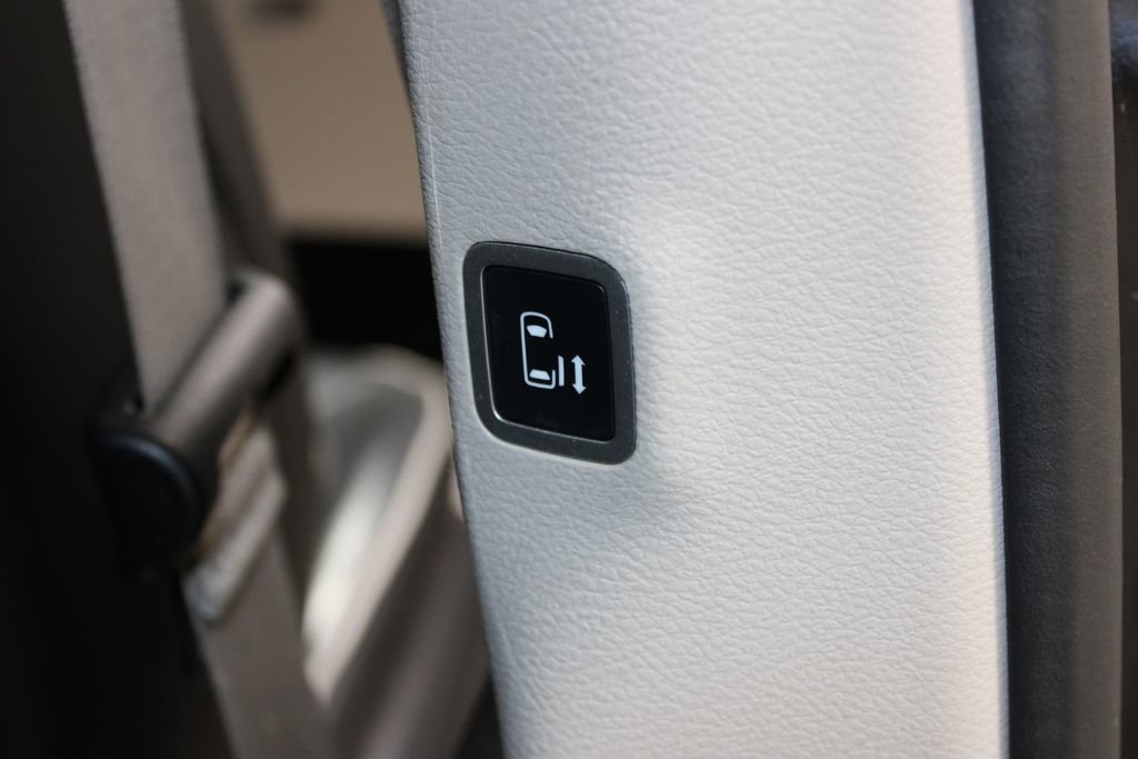 Used 2023 Chrysler Pacifica Limited FWD image 22