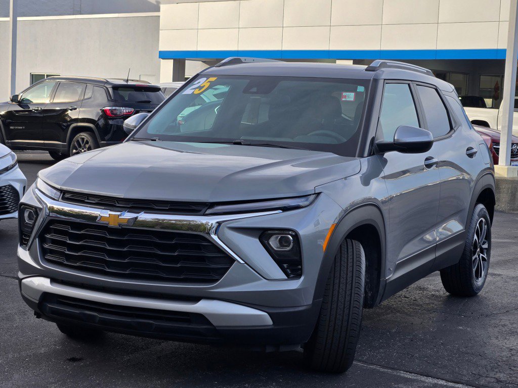 Used 2025 Chevrolet TrailBlazer LT image 4