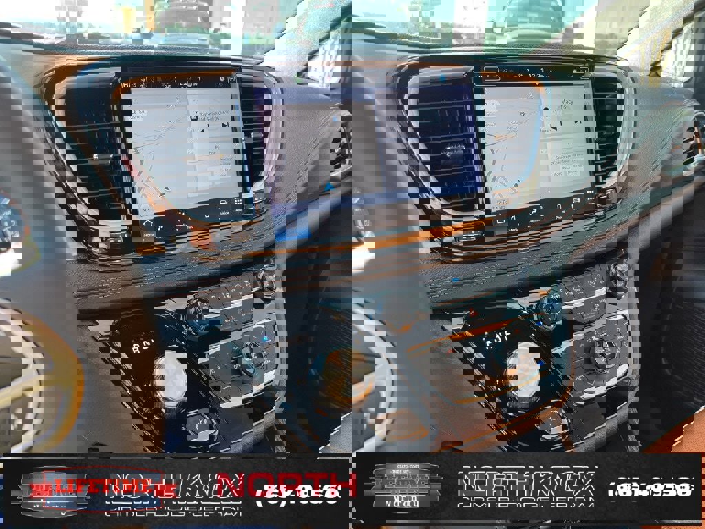 Used 2024 Chrysler Pacifica Pinnacle w/ Trailer Tow Group image 9