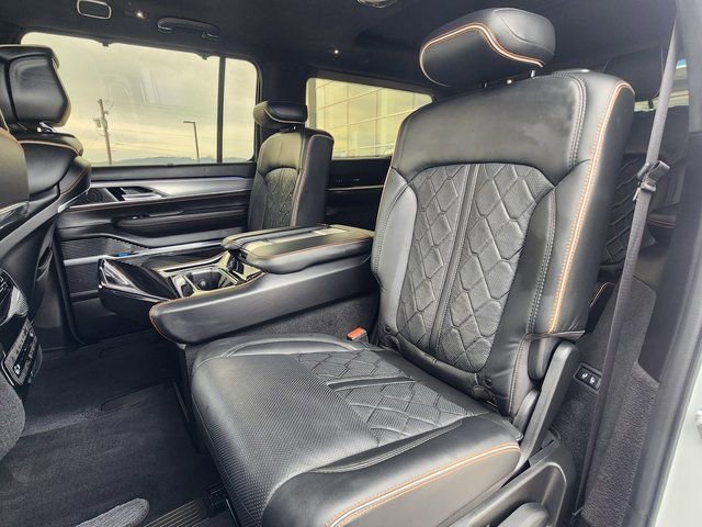 Used 2022 Jeep Grand Wagoneer Series III image 13
