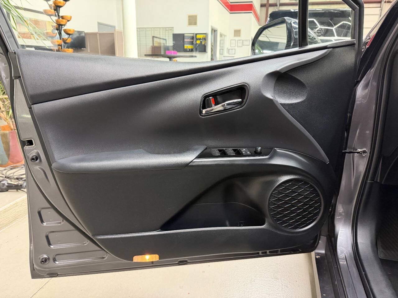 Used 2020 Toyota Prius XLE FWD image 10